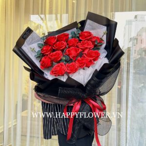 VD – BÓ HOA SÁP RED ROSE 15B (giấy ĐEN)