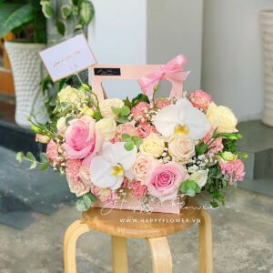 GIỎ HOA PINK BASKET MIX LAN TRẮNG